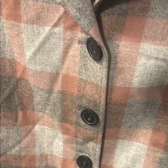 Pendleton Women's Plaid shacket peach and Tan - Picture 4 of 6